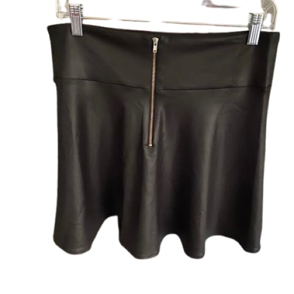 Pleather Skater Skirt Forever 21 - Picture 4 of 13